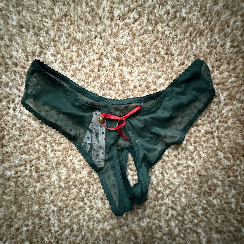 NWT Victoria's Secret Dark Green Lace with Red Accent undies size small